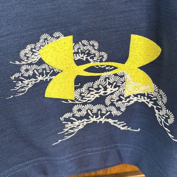 Under Armour Tee - Picture 2 of 5